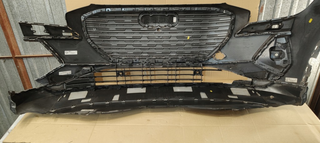 Audi q4 e-tron бампер перед кут правий решітка  молдинг 89a807725a в Україні