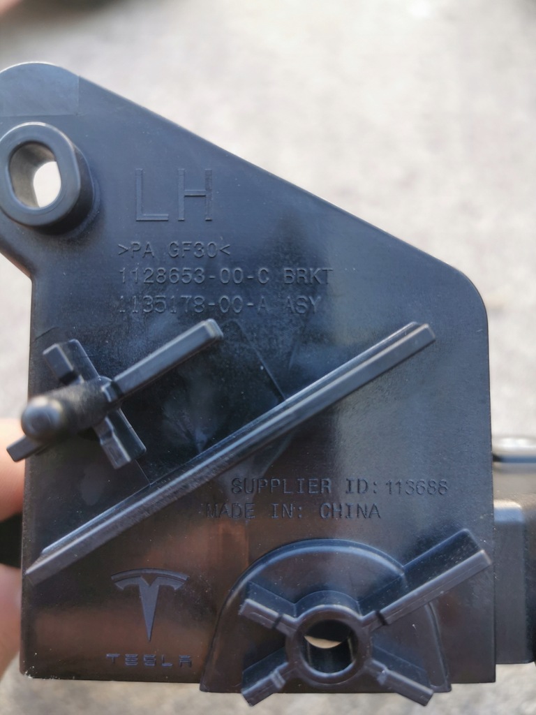 фото №5, Tesla s lift направляющая кронштейн радара lift ap 2.5 lh