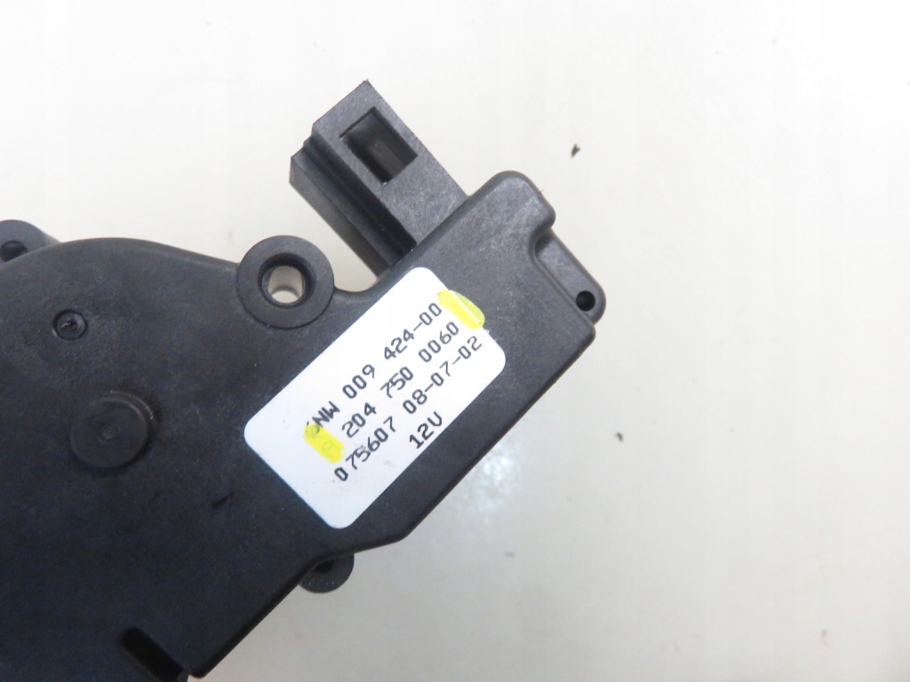 фото №3, Замок доводчик кришки mercedes w204 2047500060