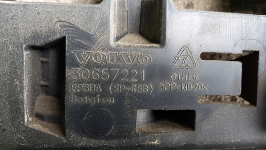 фото №3, Напрямна бампера задня середина volvo c30