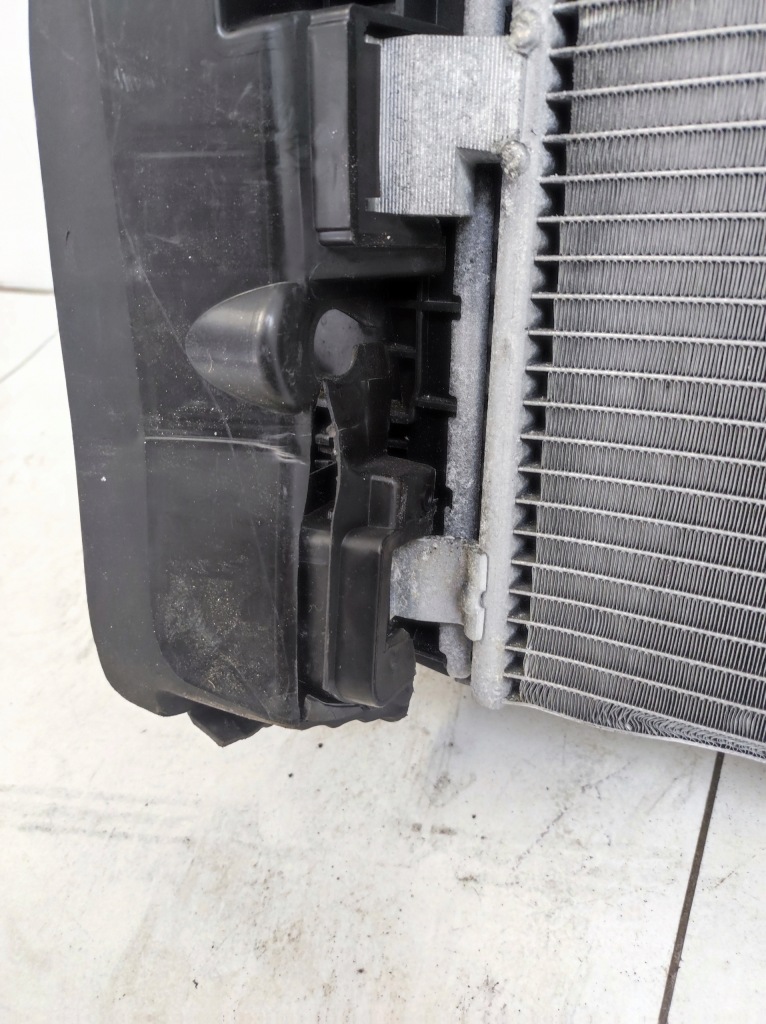 Купити Радіатор води кондиціонера вентилятор радіатор mercedes b klasa w247 247