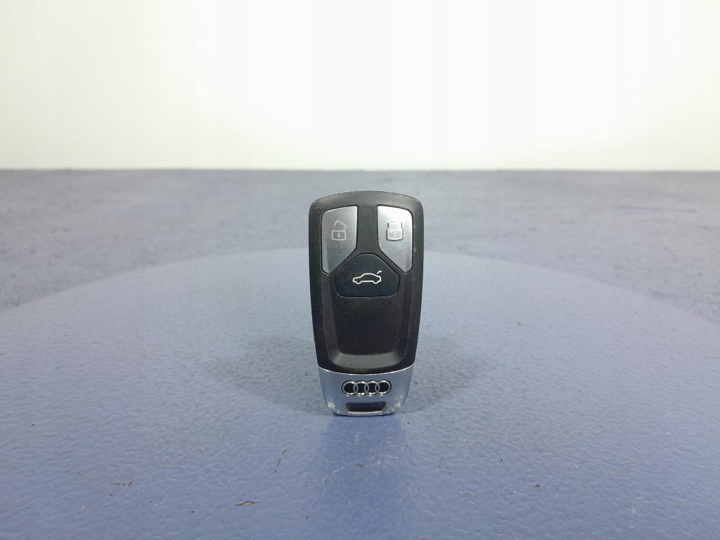 фото №1, Audi a3 8y ключ pilot 4m0959754