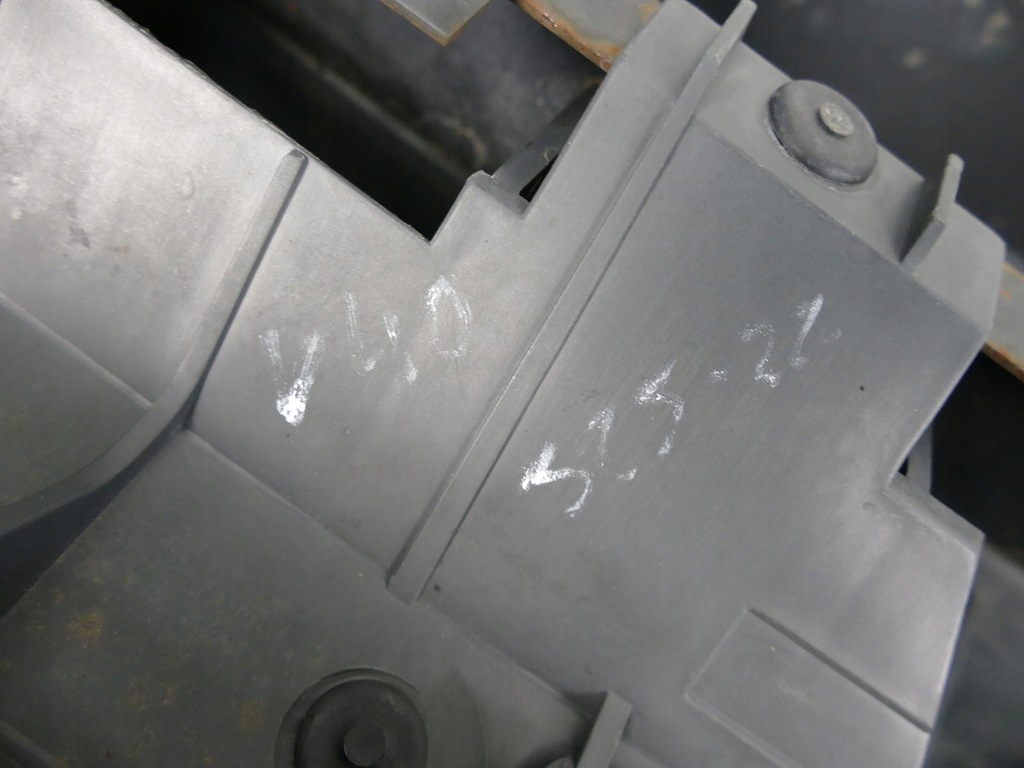 фото №16, Volvo v40 i kombi 2.0 t бампер задняя 325-22