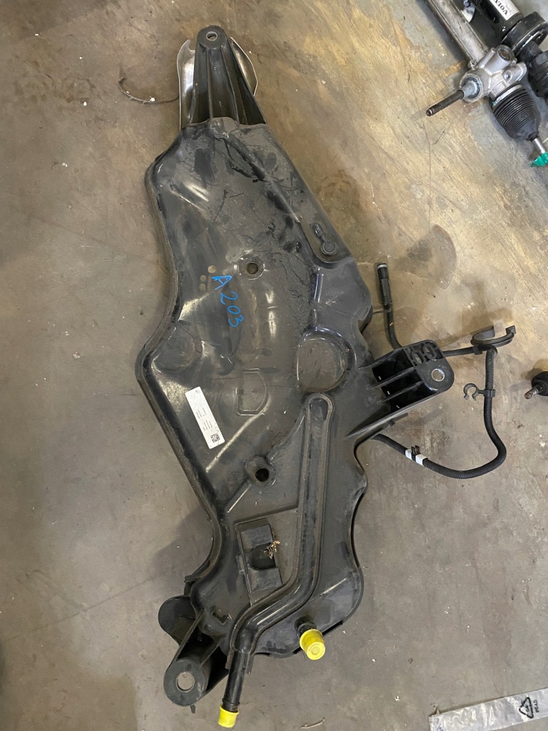 Купити Vw golf бак adblue 5q0131877e