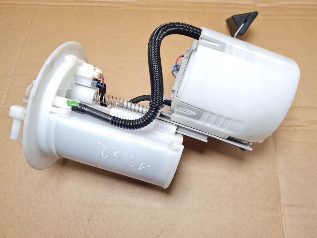 фото №8, 2011 lexus ct 200h насос пального 7770447040