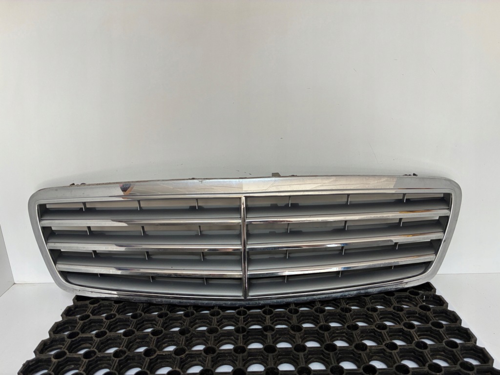 фото №1, Mercdes w203 lift решітка радіатора решітка радіатора хром капот a2038800223