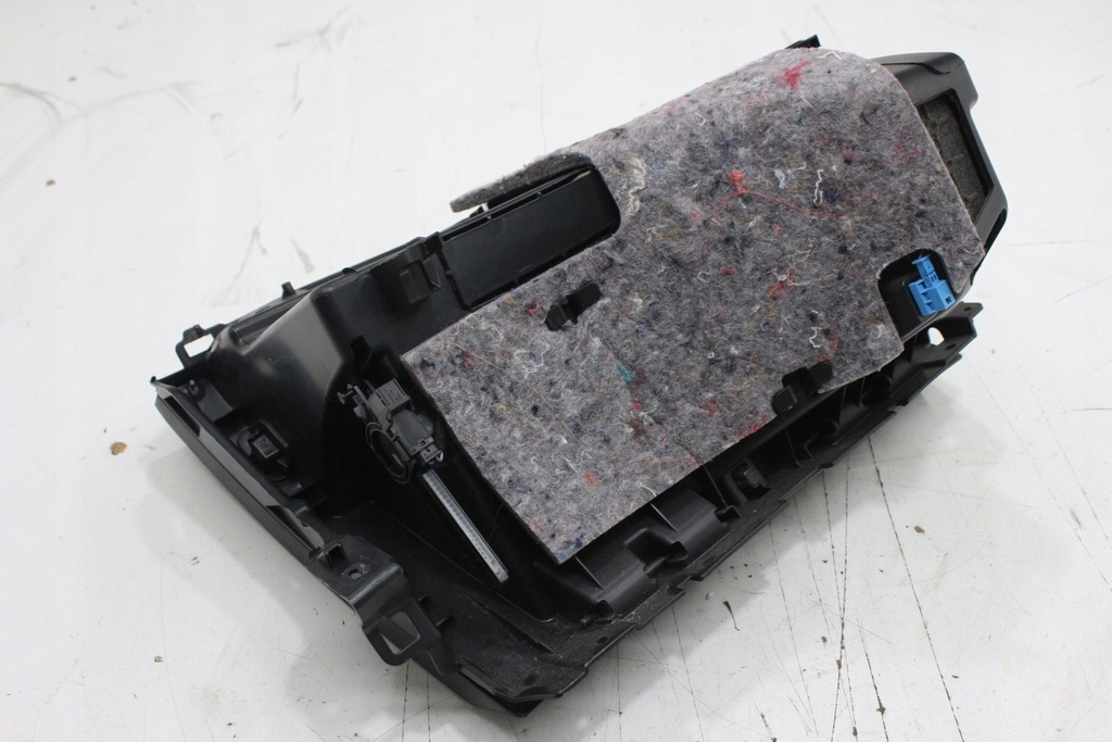 фото №8, Mercedes w117 бардачок пасажира eu