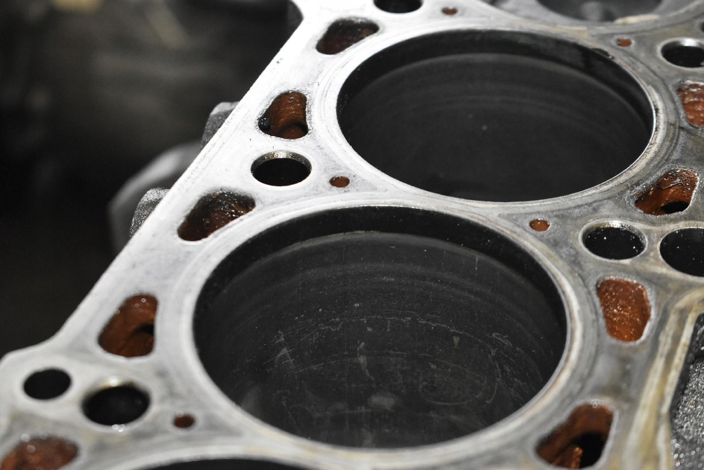 фото №15, Блок dół двигателя d5252t volvo s80 1 i 2.5 d5 98-06