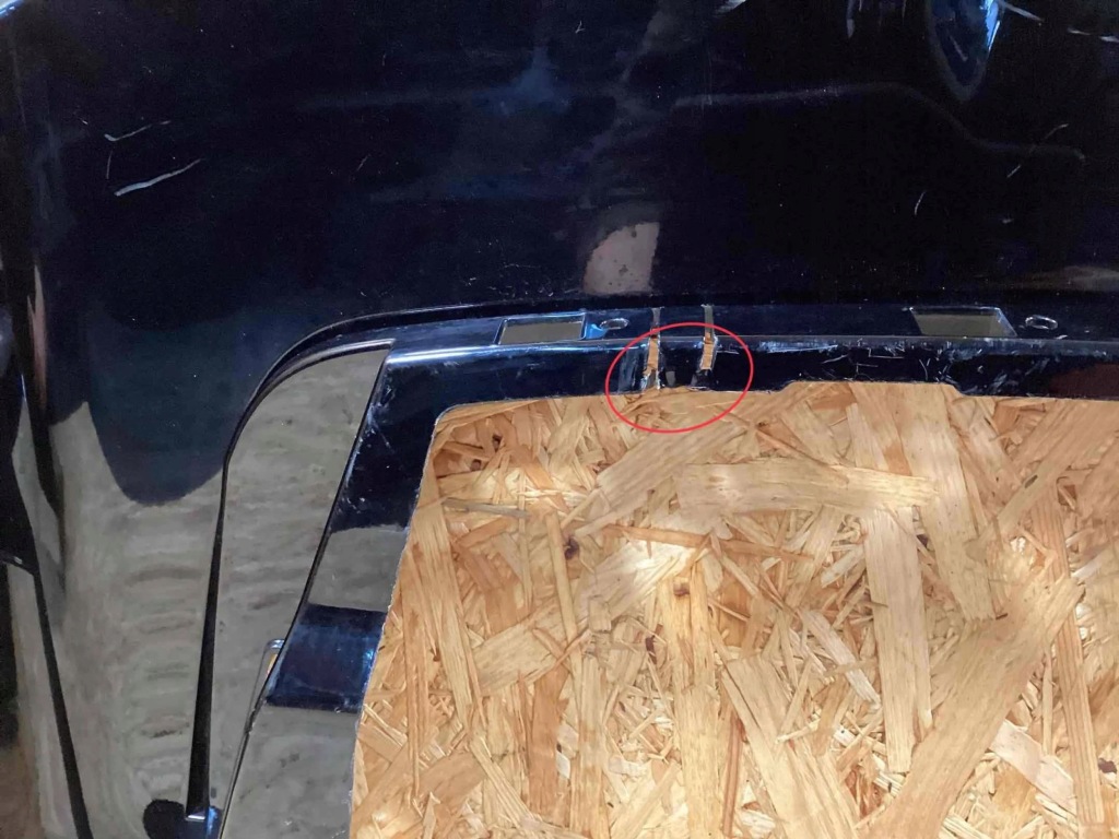 фото №6, Porsche taycan 9j1 2019 с задний спойлеры