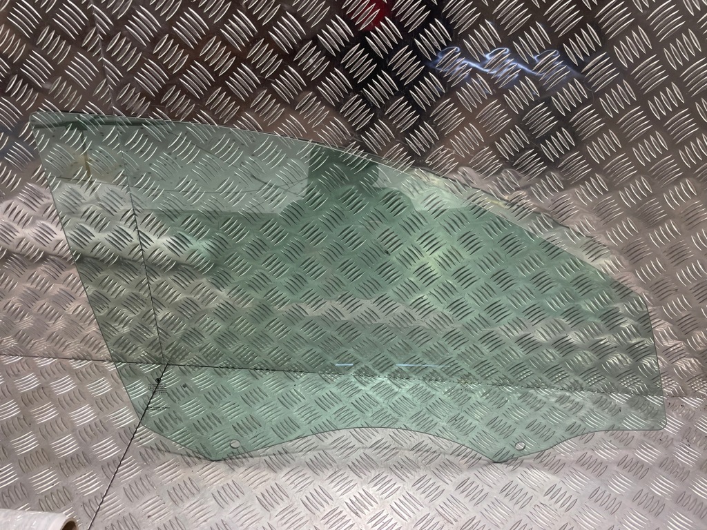 Купити Скло бічна двері правий перед skoda octavia iii 5e0845202a