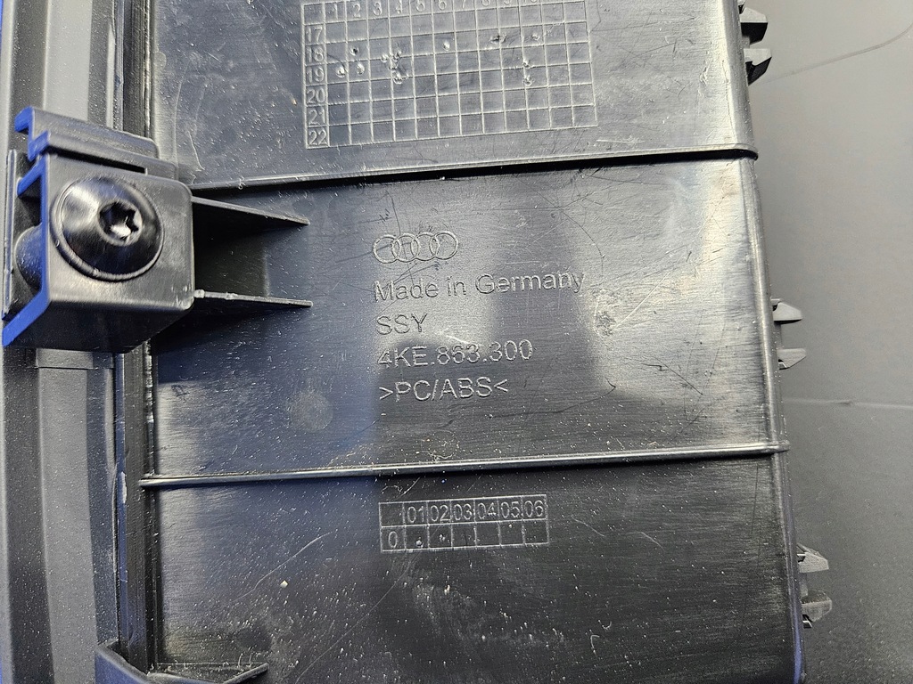 фото №8, Audi q8 e-tron 55 задній бардачок тунель середнього задня захист 4ke863300