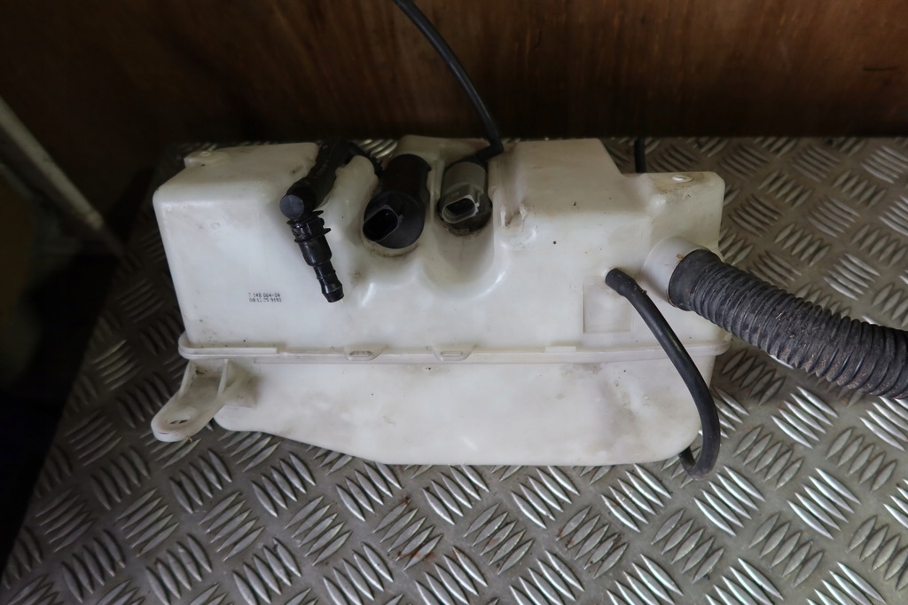 фото №10, Бачок омывателя bmw e65 7148064