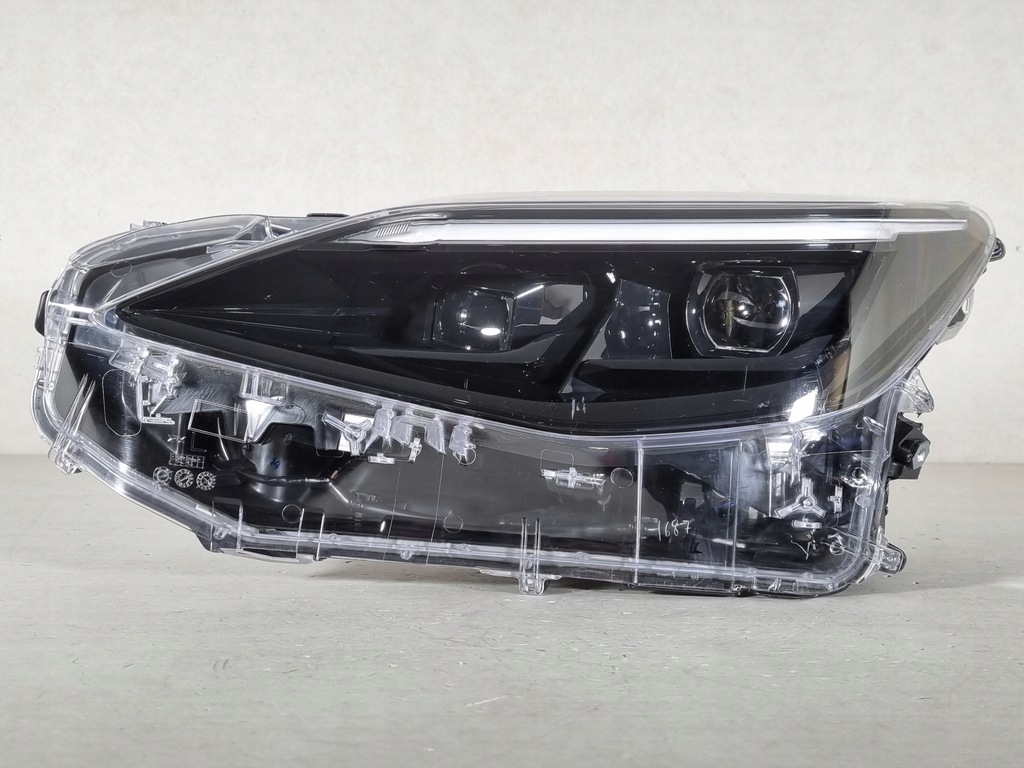 фото №1, Toyota yaris cross лампа левая перед full led eu