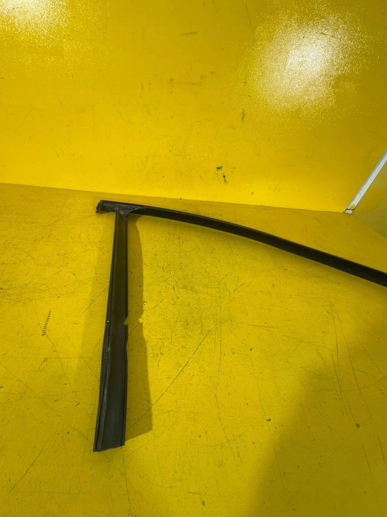 фото №1, Alfa romeo giulietta 2014 прокладка скло лівий перед