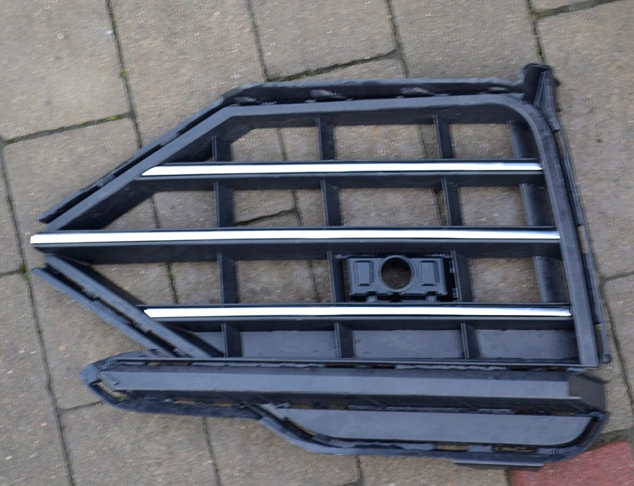фото №1, Решётка бампера vw touareg ii левая