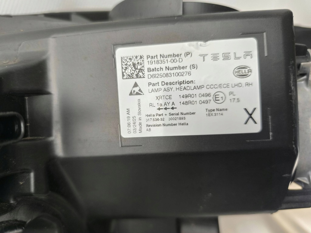 Tesla model y juniper 2025- фара правый  full led - европа с Разборки