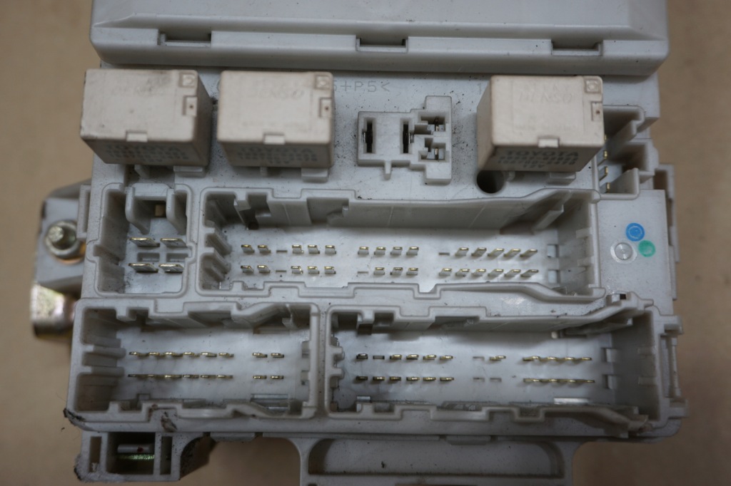 Land cruiser 120 коробка предохранителей 3,0 d4d с Разборки