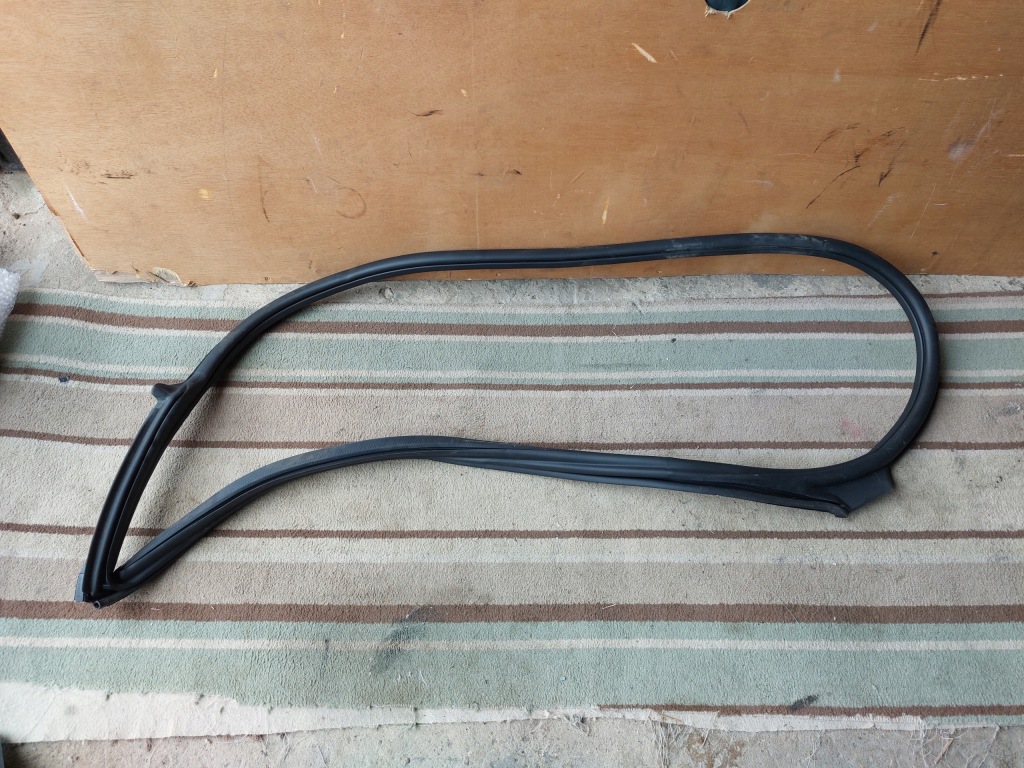 фото №1, Прокладка дверь левая porsche 911 992 gt3 22r