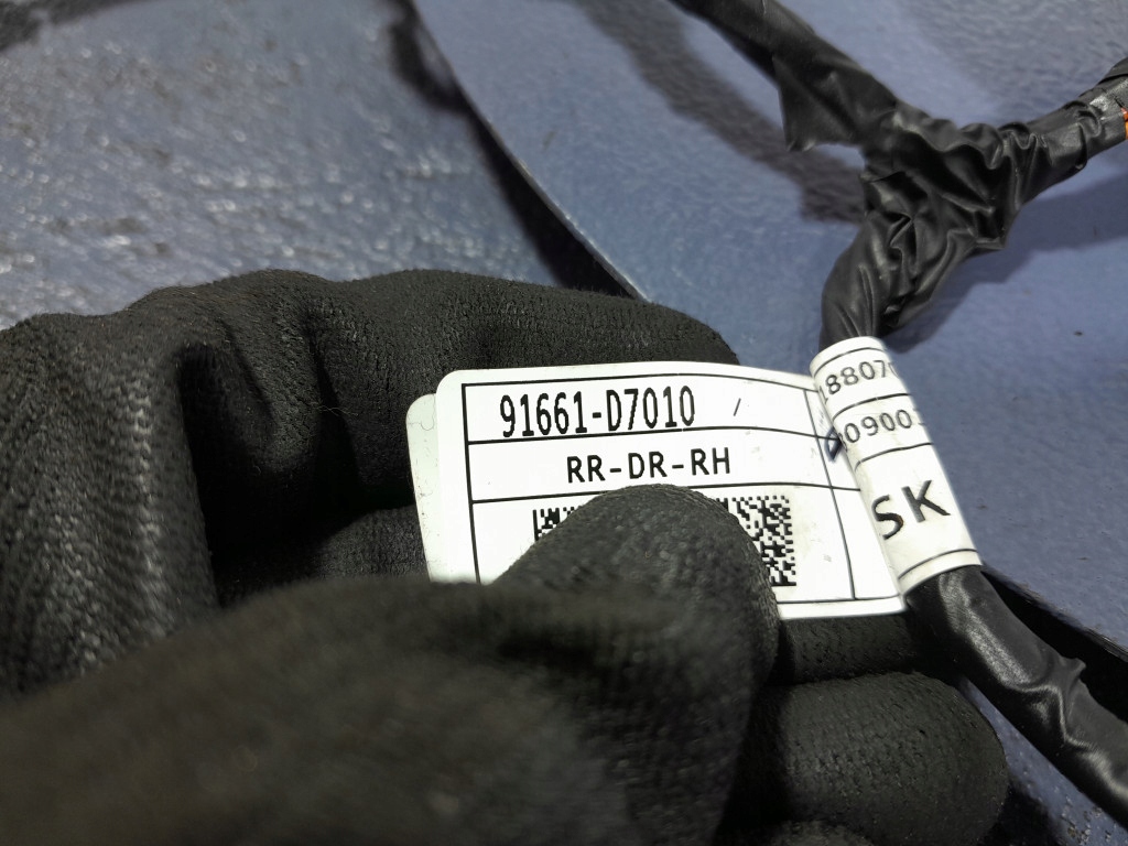 Hyundai tucson 3 электропроводка жгут дверь задний  правое 91661-d7010 в Украине