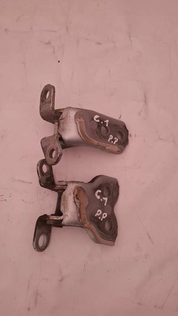 фото №1, Citroen c1 peugeot 107 aygo 05-14 rok петля петли дверь правый перед !!!!