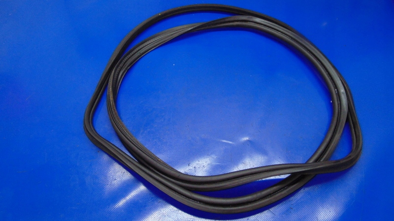 фото №1, Прокладка кришки багажника mercedes c klasa w204