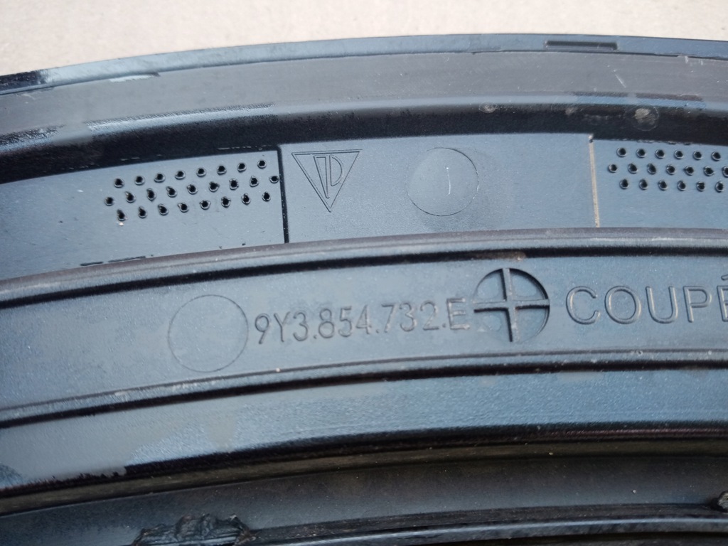 фото №9, Porsche cayenne coupe правая молдинг крыла задняя