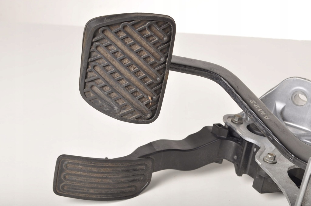 фото №6, Nissan leaf i ze0 педаль тормоза gaz датчик 47920 3na0a