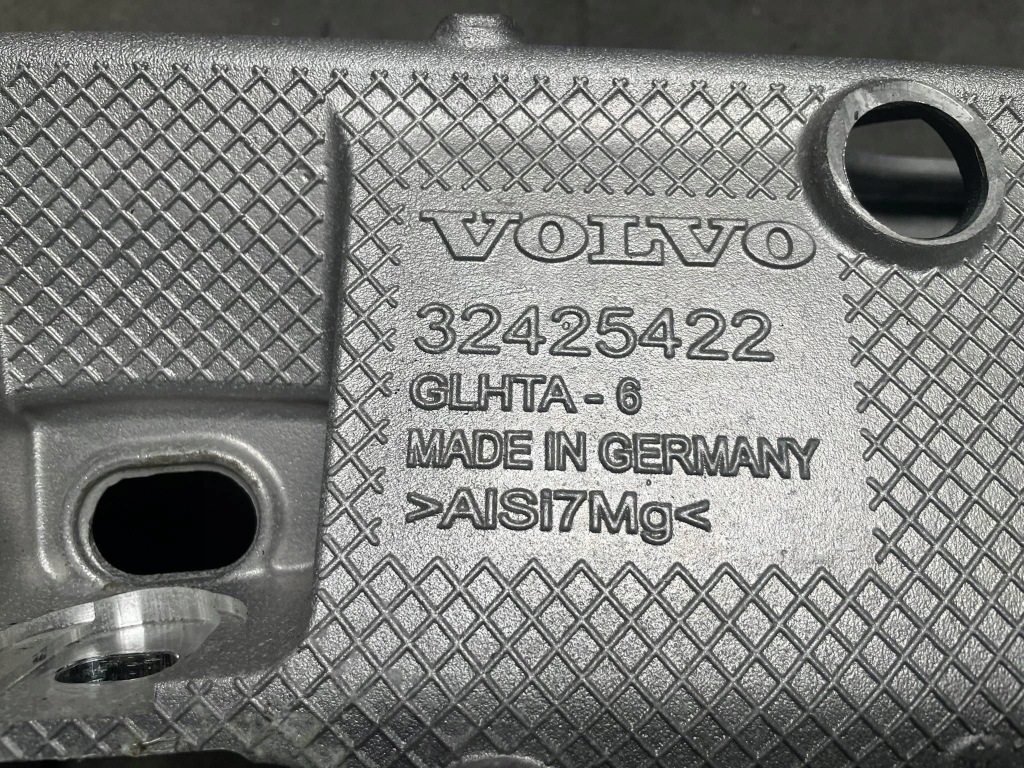 Подрамник задние volvo ex40 32425422 Недорого