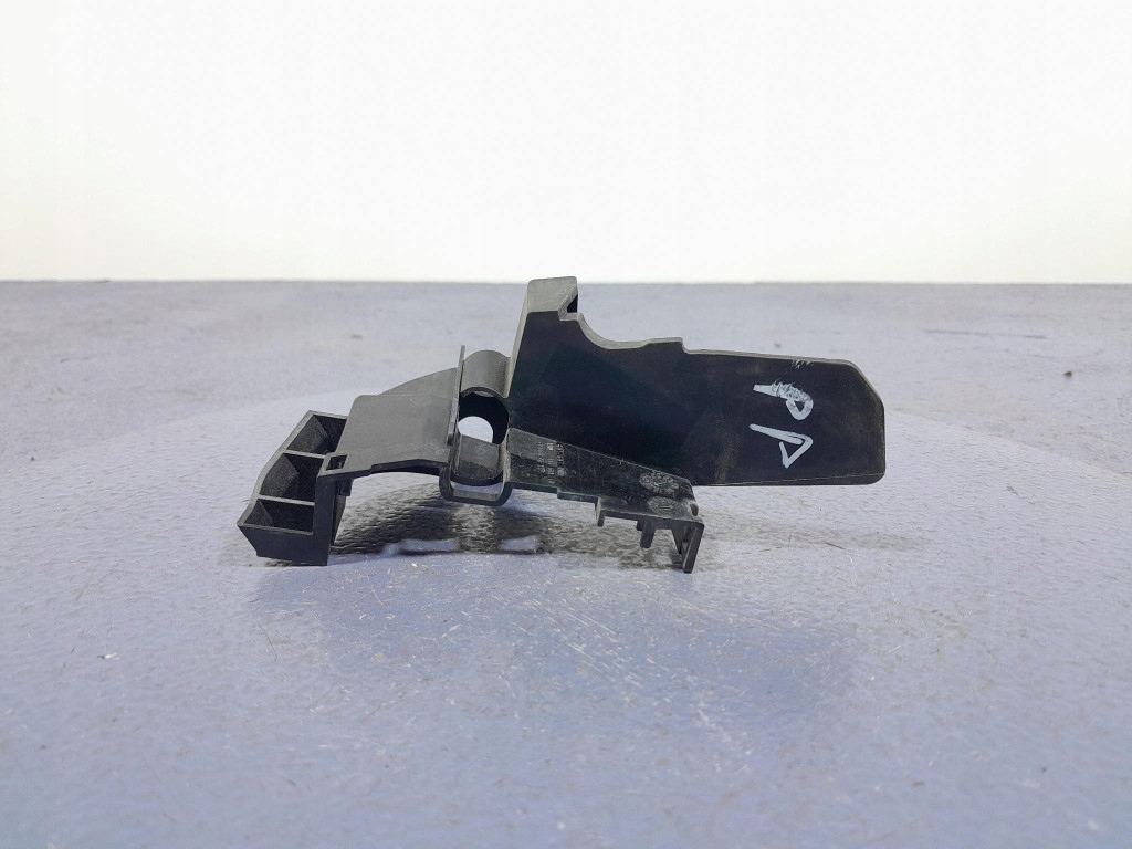 фото №1, Bmw x7 g07 адаптер кронштейн перед правий 7444681