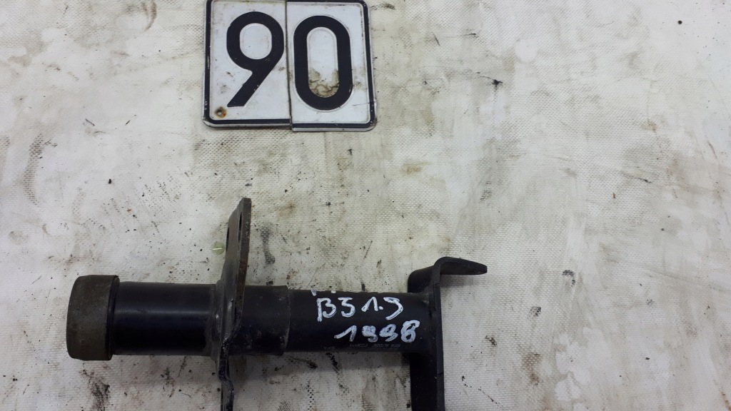 фото №1, Vw passat b5 кронштейн / отбойник перед 3b0807133