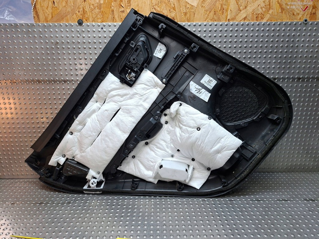 Обивка карка дверь задняя правая  nissan qashqai j12 21- 829766ua001 Недорого