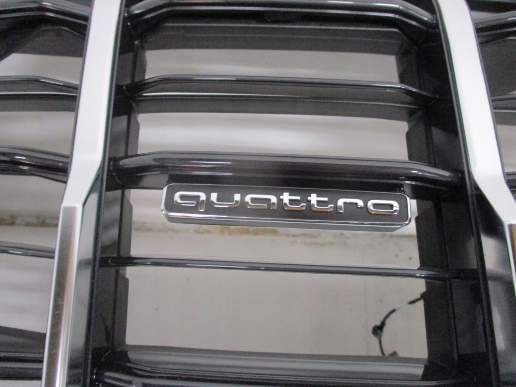 Бампер audi q7 4m0 6pdc камера ксенон 23r Київ