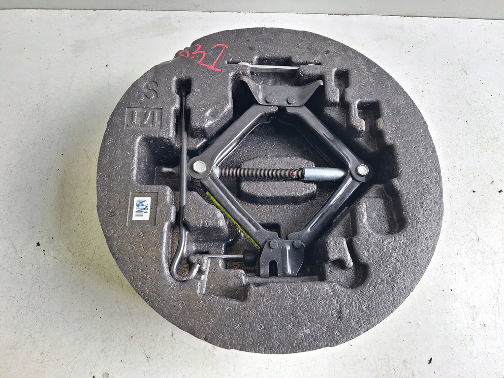 фото №1, Hyundai i40 - домкрат вкладиш набір