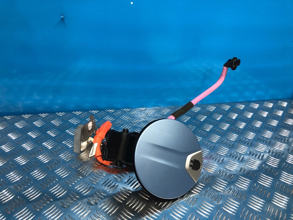 фото №1, Toyota prius plug in разъём крышка зарядки