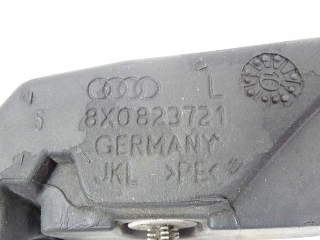 фото №6, Audi a1 8x lift шумоизоляция защита крыла петля капот левый 8x0823721