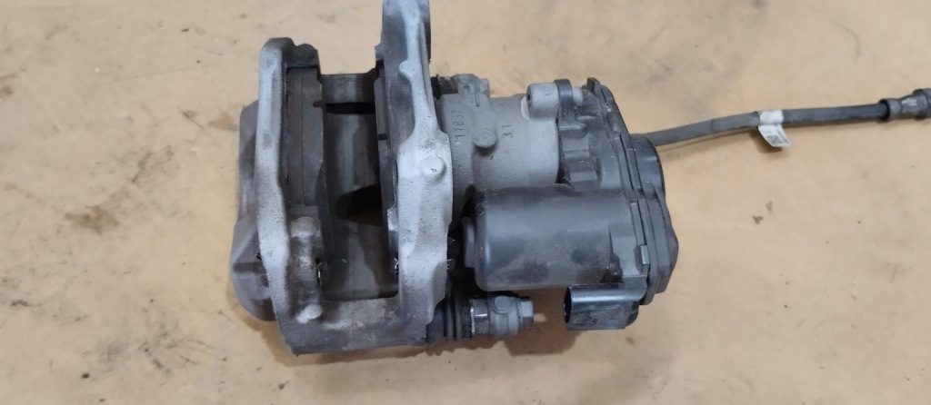 Суппорт тормозной правый задний  mercedes c klasa c300e w206 23r 320x24 w223 Оригинал