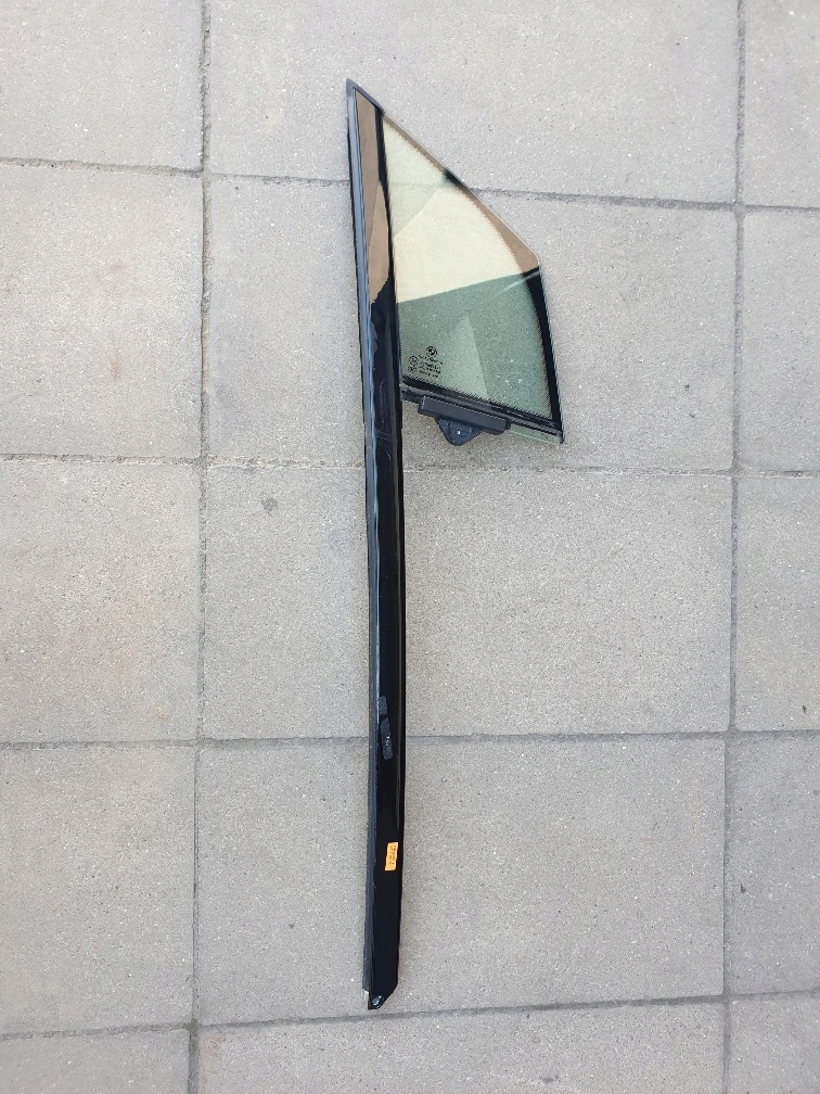 фото №1, Bmw i3 стекло дверь правый перед треугольник 7289041