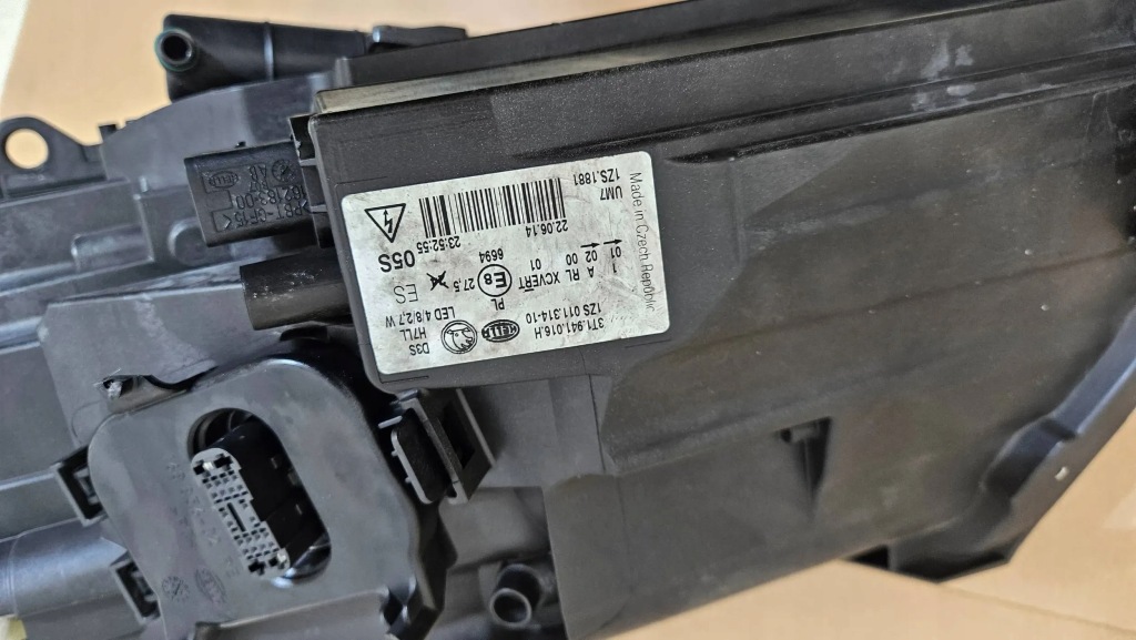 Фара перед передняя правый  skoda superb 2 2 рестайлинг  led 3t1941016h Доставка