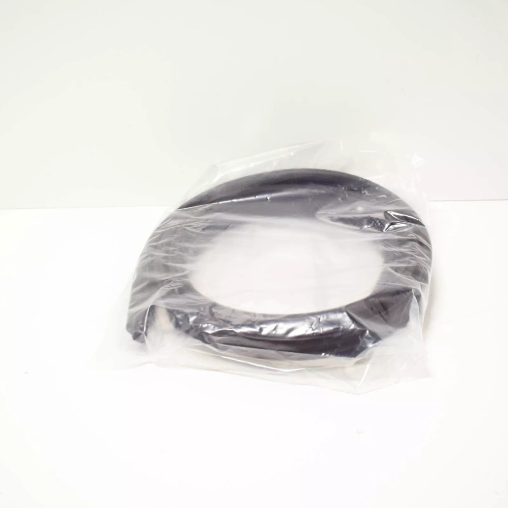 фото №1, Audi a5 8w6 sportback передняя часть left door upper protect уплотнитель 8w8854543