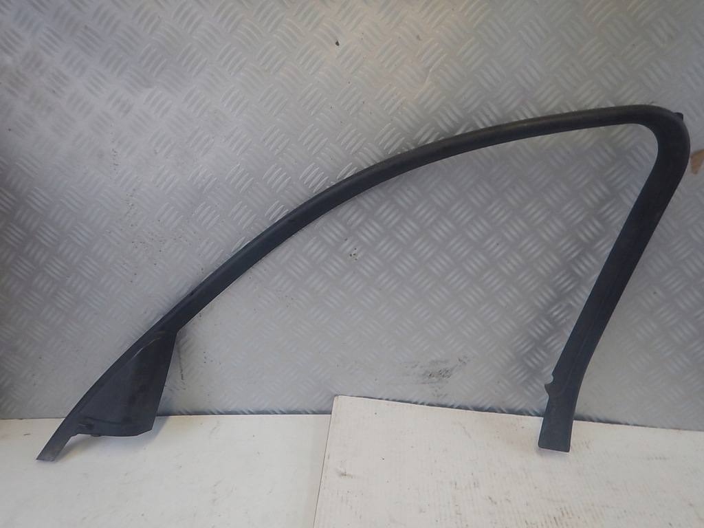 фото №1, Bmw 3 e90 e91 права молдинг na двері перед