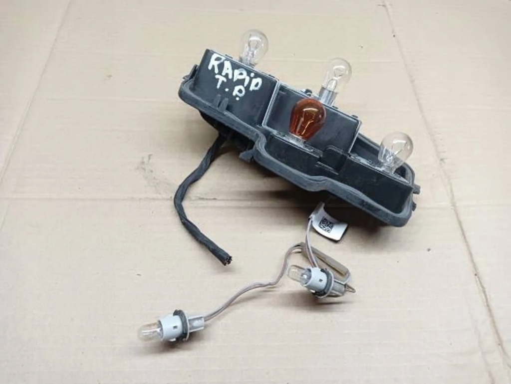 фото №3, Вкладыш лампы задняя задний правый skoda rapid 5jj945258