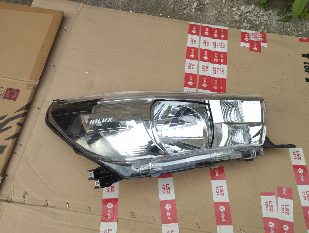 фото №1, Toyota hilux lift viii лампа права