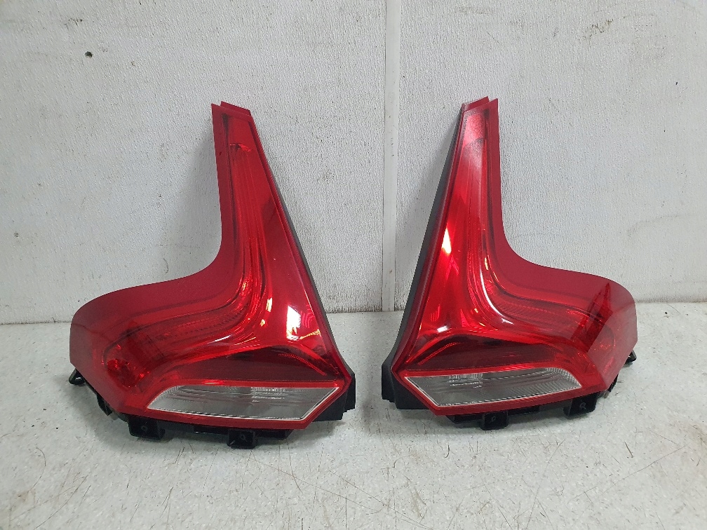 фото №1, Volvo v40 ii cc lift лампа задня комплектна ліва права оригінал idealna