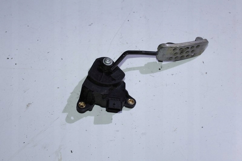 фото №1, Nissan micra k12 05 1.5 педаль газа 18002bc400