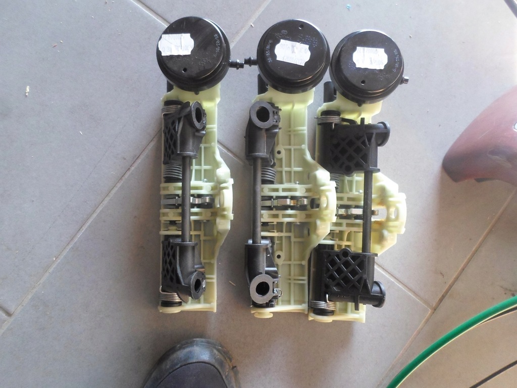 фото №1, Mercedes w221 механизм подголовник задний 2219700025