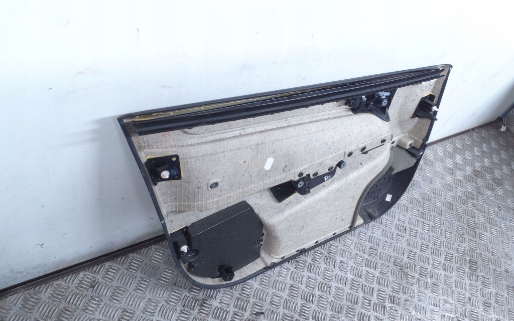 2005 opel astra h обшивка дверь передних 13177106 Недорого