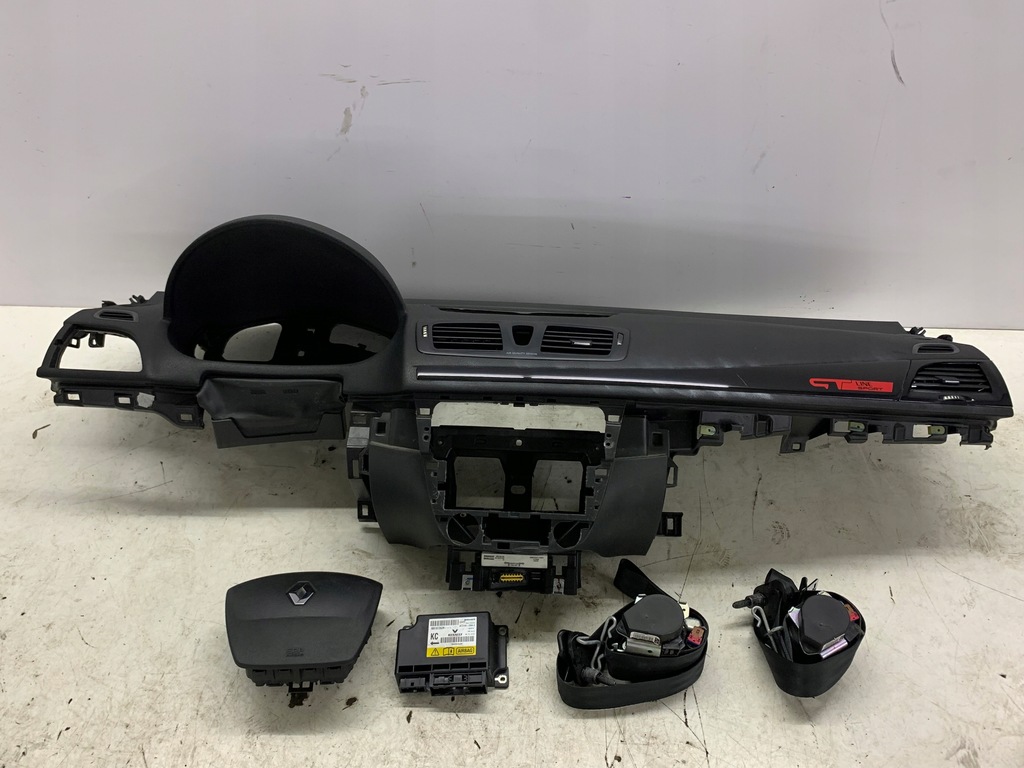 фото №1, Приборная панель приборная приборная панель ремни подушка подушка безопасности renault megane iii gt line