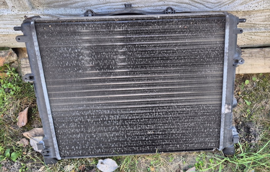 Радіатор води з wetylatorem clio 2 1.2 7700430784e в Україні