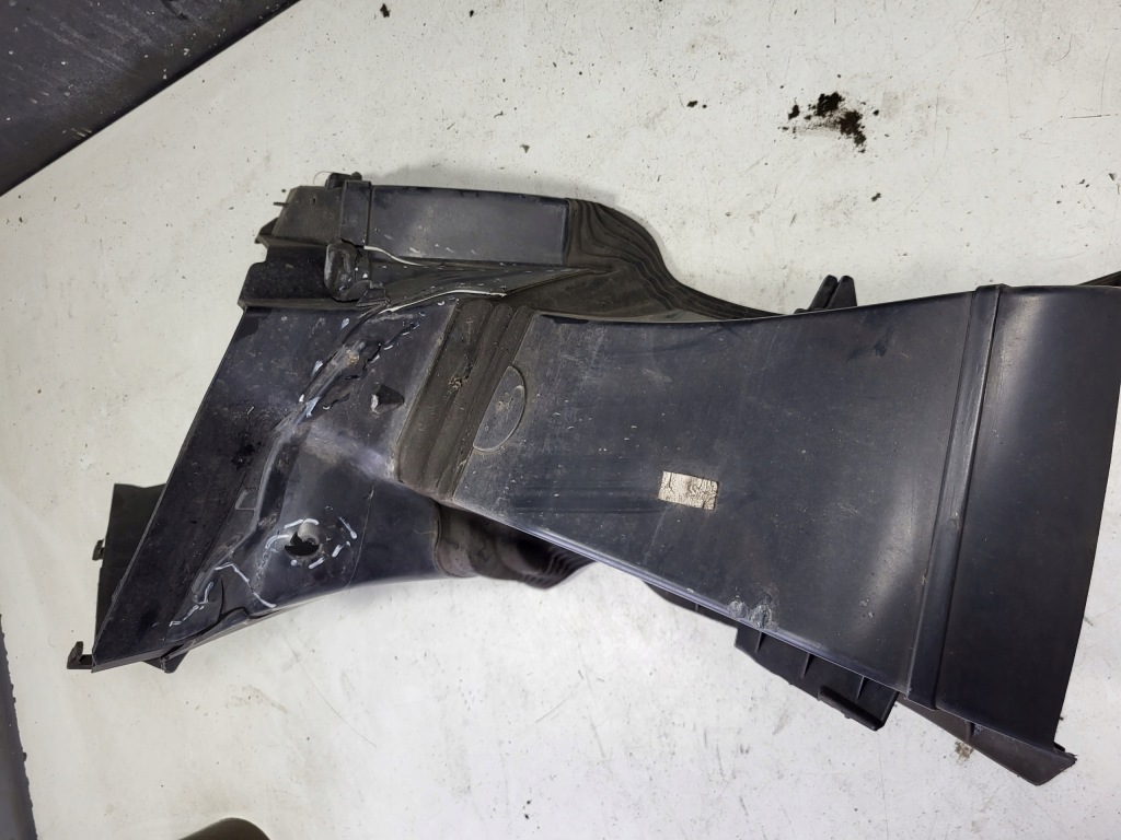 Ловушка воздуховод впуск воздуха воздухозаборник citroen c4 picasso ii 13- 9676144377 Недорого