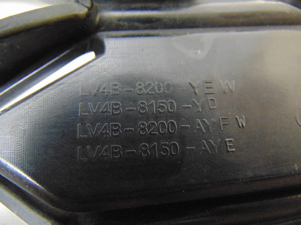 Решітка  решітка радіатора решітка бампера ford kuga mk3 lv4b-8200-yew Зі Шроту